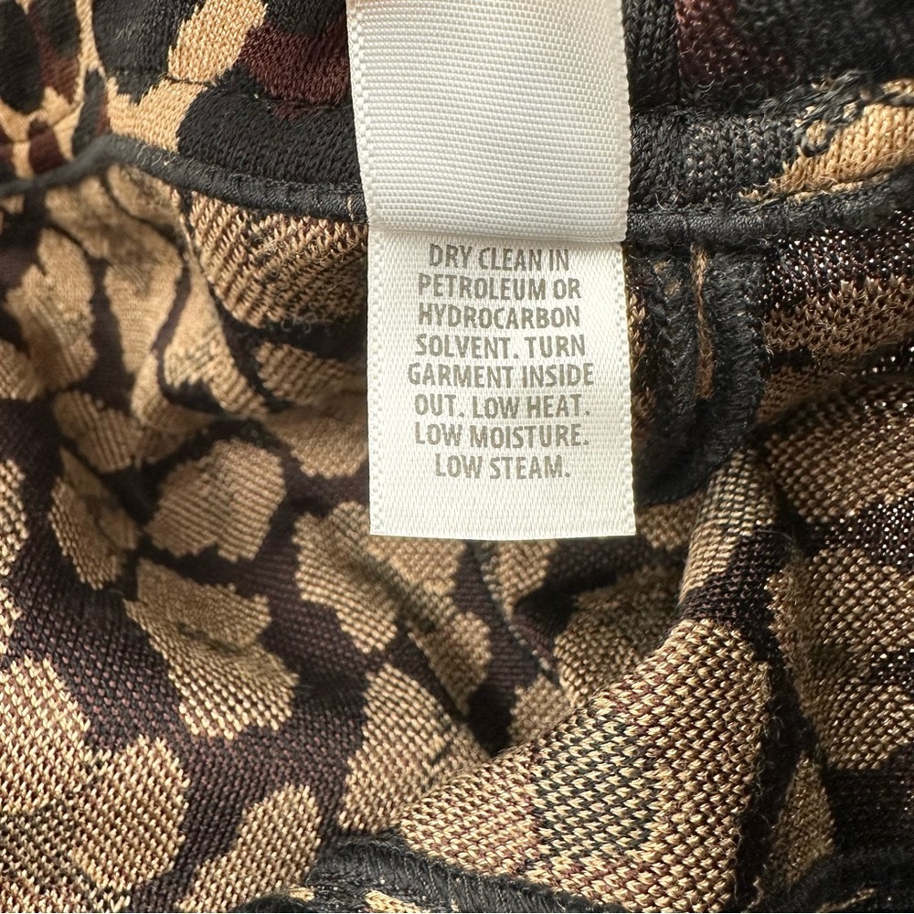 St. John Collection Alexa Leopard Animal Print - Picture 14 of 14